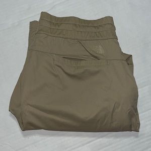 The North Face Womens Large Khaki Ruched Ankle Hiking Capri